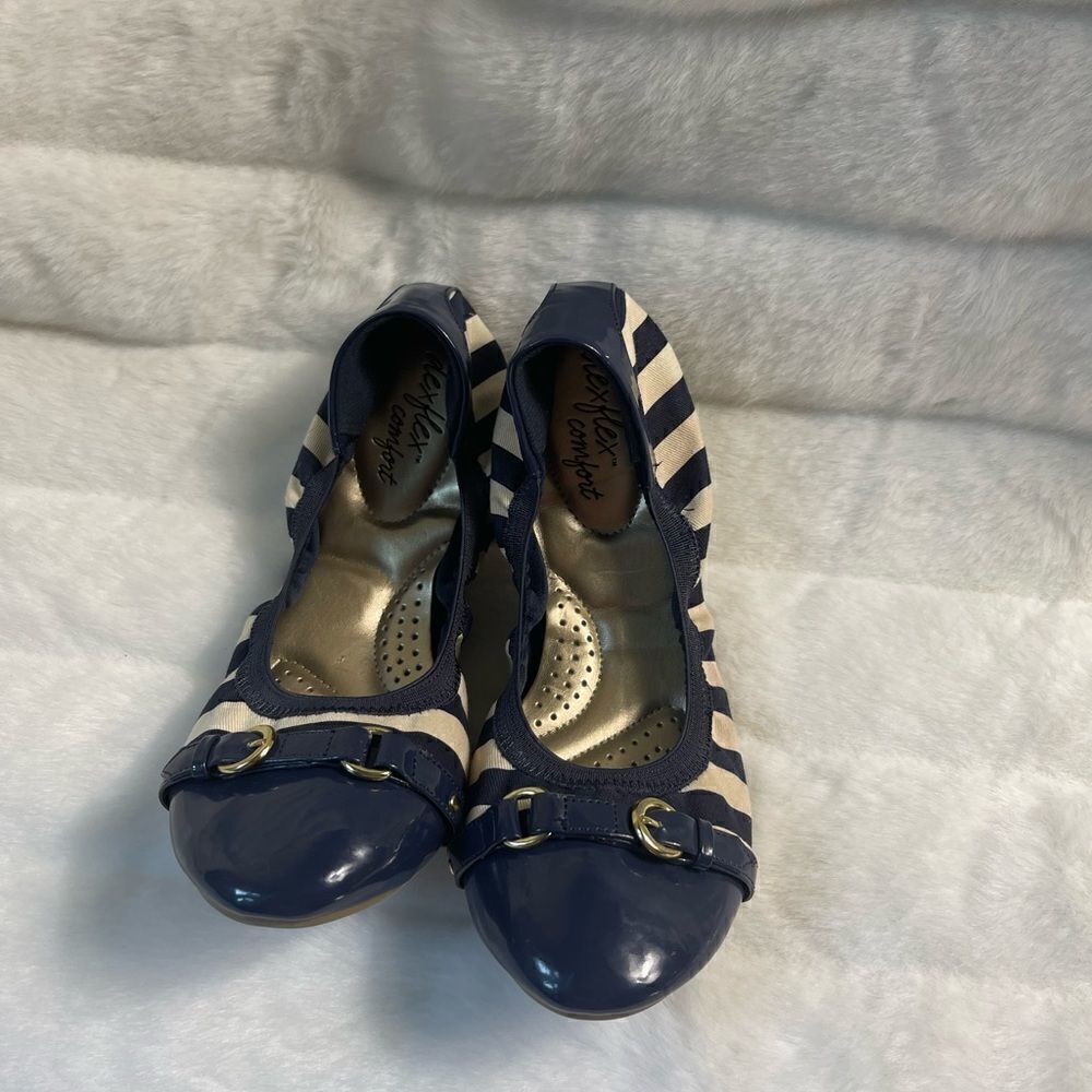 Dexflex comfort navy blue and beige stripes canvas flats round patent toe SZ8